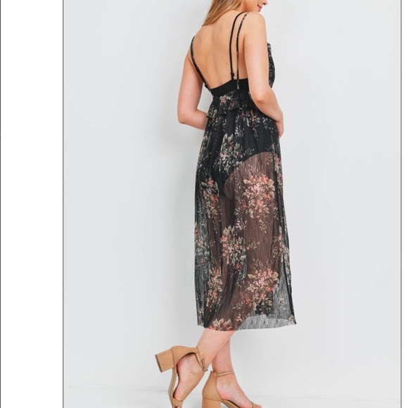 Black floral sheer strappy V-neck ruffle open back overlay midi dress. Pretty!🌸 - Picture 4 of 16